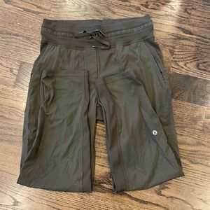 Lululemon dance studio crop